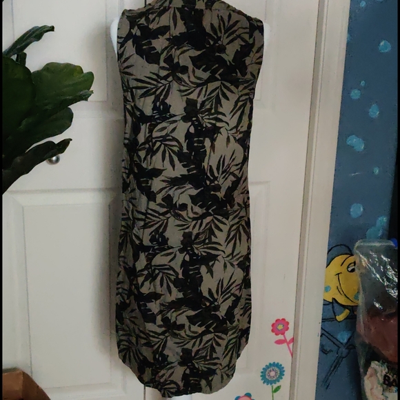 H) *💖 2/$15 or 4/$25,Floral slip on dress-- Hawaiian print dress - Picture 3 of 5